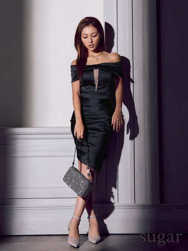 ダークネイビー モデル：カレン　身長：153cm 着用サイズ：7号(Sサイズ)