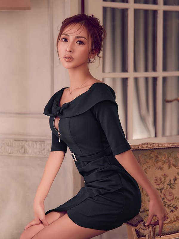 ネイビー モデル：カレン　身長：165cm　着用サイズ：Sサイズ