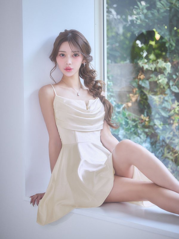 オフホワイト　モデル：るりぴ　身長：165cm　着用サイズ：Sサイズ