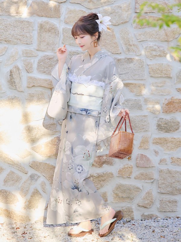 画像4: 【即日発送！】【浴衣】グレー地×可憐に咲き誇る百合浴衣【浴衣３点セット 浴衣/帯/下駄】[YMT] (4)
