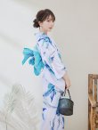 画像11: 【即日発送】白地×水彩ブルーの清涼漂う百合浴衣 OBI-g-500-kj-11-AQM / HIMO-900-yn-4-GYxGY / YA-945-kj-W / HEKO-800-sb-5-W / GETA-02-ok-3-LBLgo [YMT] (11)