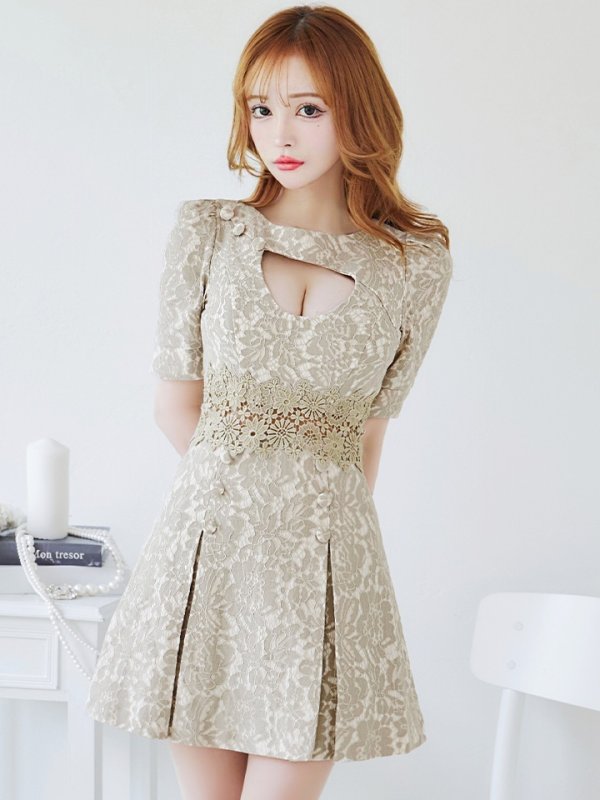 画像2: XS-Lサイズあり【Donia Quinn / ドニアクイーン】 総レース/ バストカット/ 袖あり/ パフスリーブ/ ボタンデザイン/ ボックスプリーツ/ ミニドレス/ キャバドレス[OF05] (2)