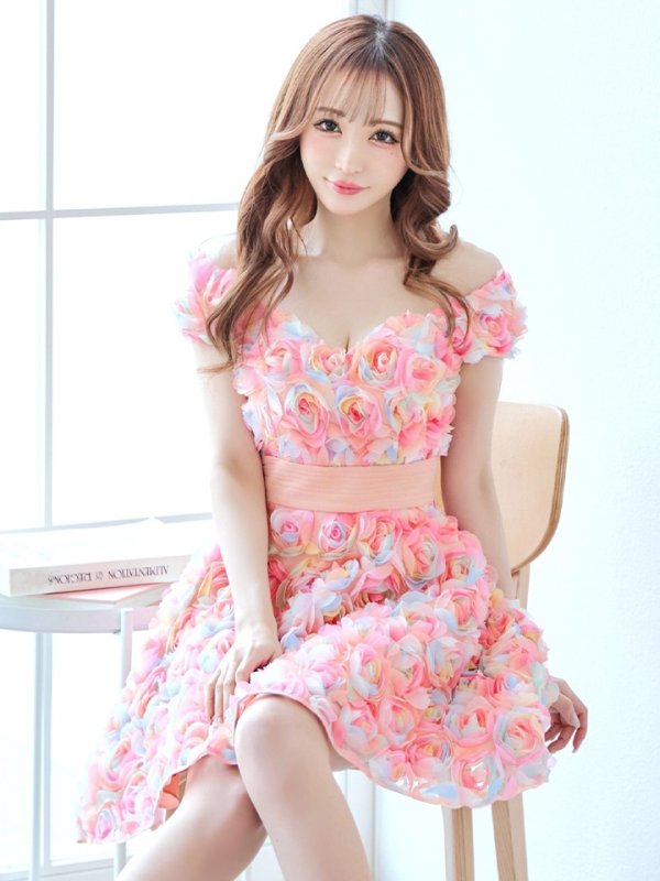 オレンジピンク モデル:真優川咲 身長:158cm 着用サイズ:8号(Sサイズ)