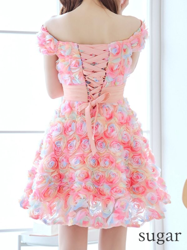 オレンジピンク モデル:真優川咲 身長:158cm 着用サイズ:8号(Sサイズ)