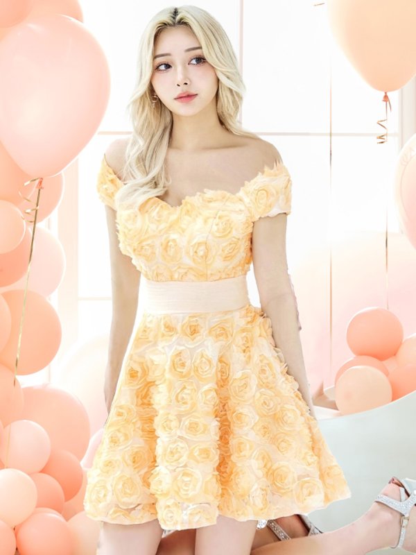 イエロークリーム モデル:ぴょな 身長:160cm 着用サイズ:8号(Sサイズ)