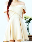 ライトベージュ モデル：真優川咲　身長：158cm　着用サイズ：8号(Sサイズ)