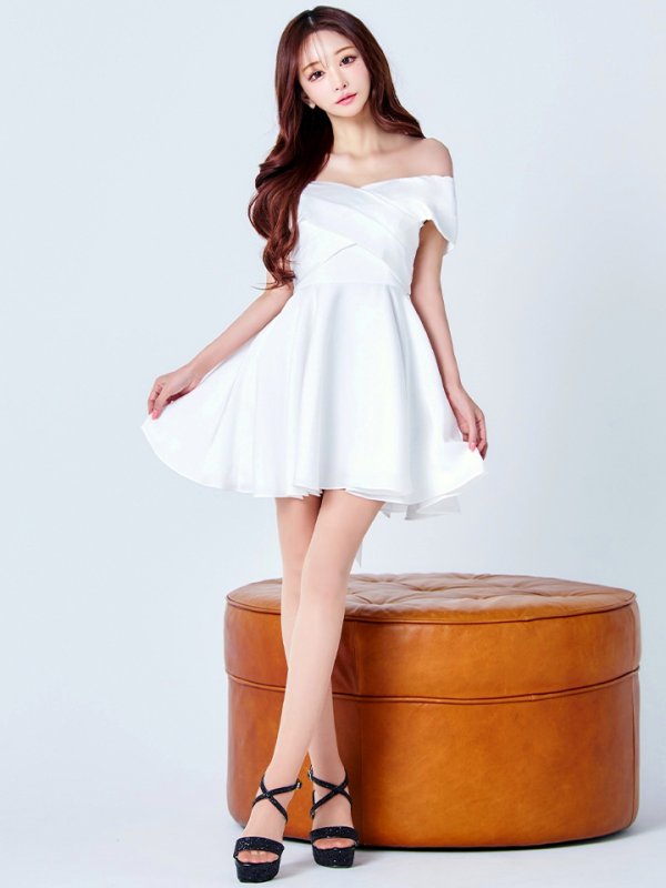 アイボリー モデル：真優川咲　身長：158cm　着用サイズ：8号(Sサイズ)