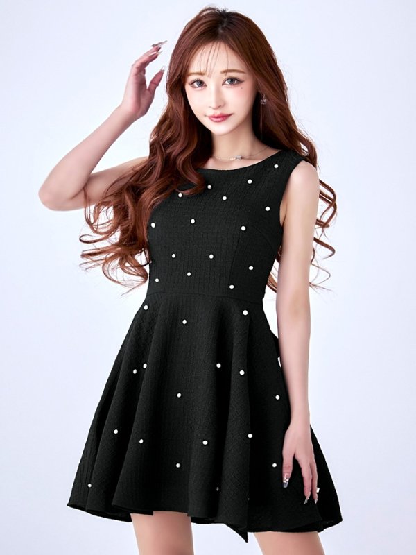 ブラック モデル:真優川咲 身長:158cm:8号(Sサイズ)