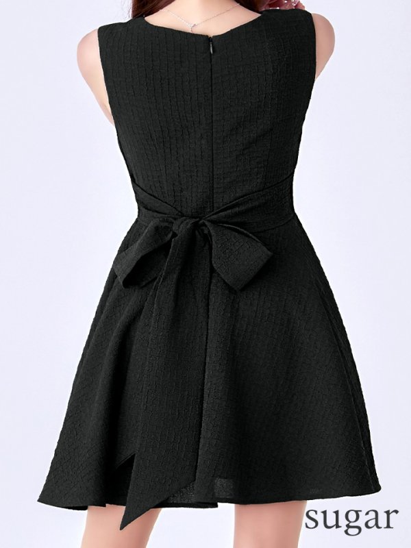 ブラック モデル:真優川咲 身長:158cm:8号(Sサイズ)