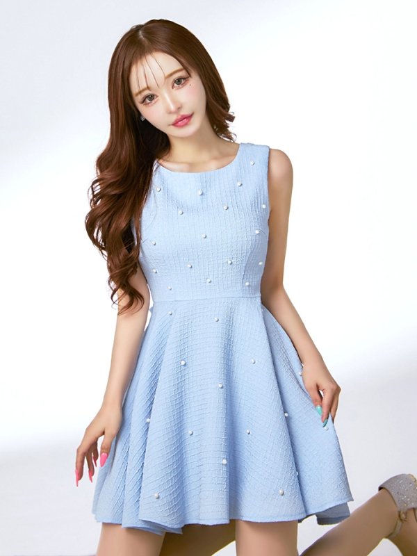 パウダーブルー モデル:真優川咲 身長:158cm:8号(Sサイズ)