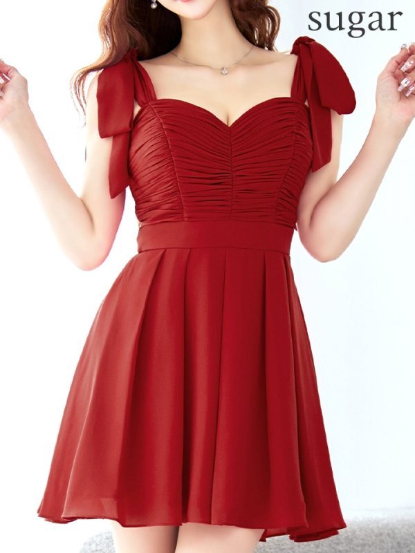 ダークレッド モデル:真優川咲 身長:158cm 着用サイズ:8号(Sサイズ)