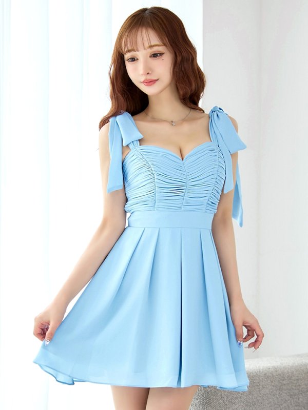 パウダーブルー モデル:真優川咲 身長:158cm 着用サイズ:8号(Sサイズ)