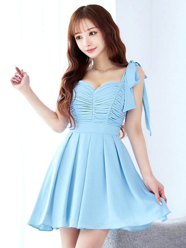 パウダーブルー モデル:真優川咲 身長:158cm 着用サイズ:8号(Sサイズ)