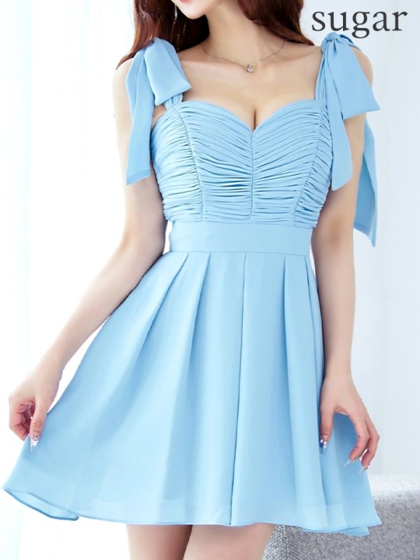 パウダーブルー モデル:真優川咲 身長:158cm 着用サイズ:8号(Sサイズ)