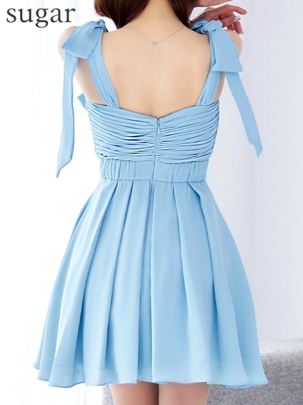 パウダーブルー モデル:真優川咲 身長:158cm 着用サイズ:8号(Sサイズ)