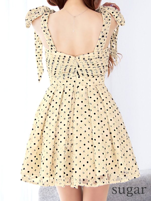 クリームブラック　モデル：真優川咲　身長：158cm　着用サイズ：8号(Sサイズ)