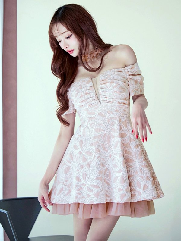 ダスティーピンク　 モデル：真優川咲　身長：158cm　着用サイズ：8号(Sサイズ)