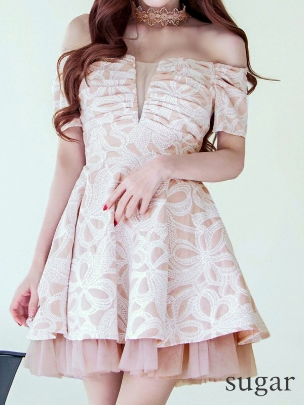 ダスティーピンク　 モデル：真優川咲　身長：158cm　着用サイズ：8号(Sサイズ)