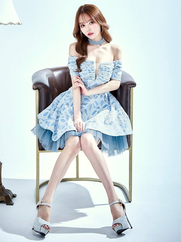 パウダーブルー　 モデル：モデル：ゆめ　身長：160cm　着用サイズ：8号(Sサイズ)