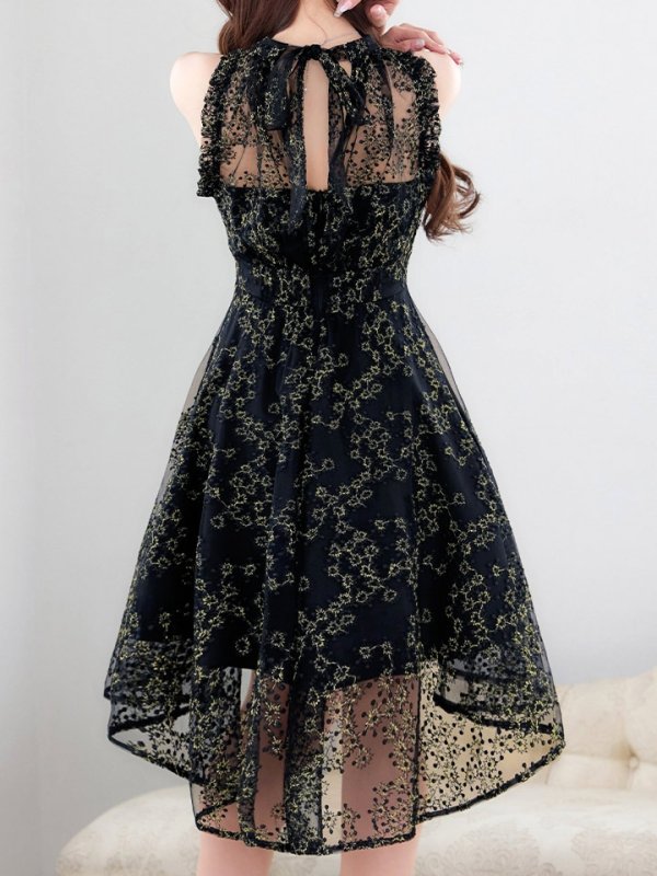 ブラック　モデル：真優川咲　身長：158cm　着用サイズ：8号(Sサイズ)