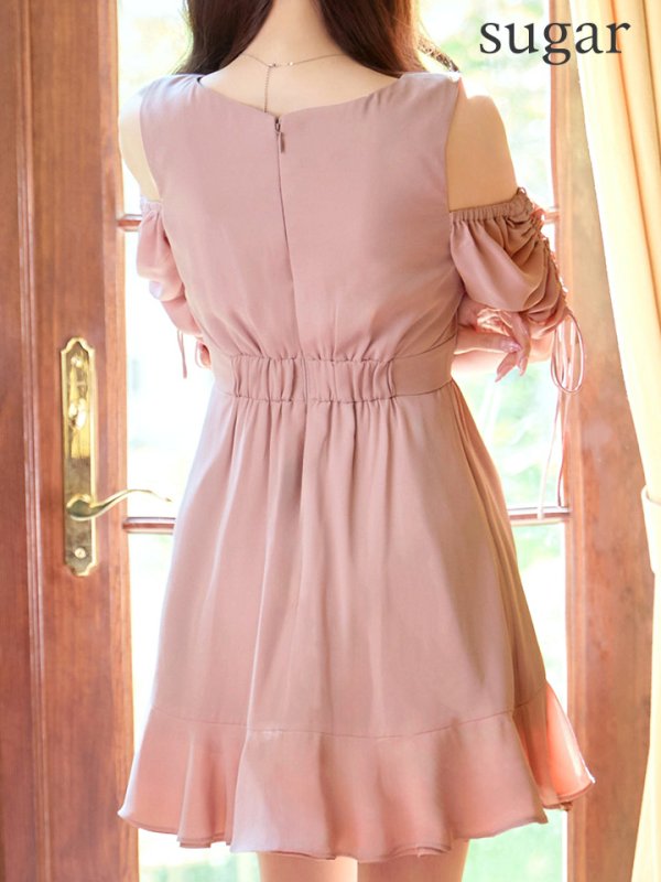 ベージュローズ　モデル：真優川咲　身長：158cm　着用サイズ：8号(Sサイズ)