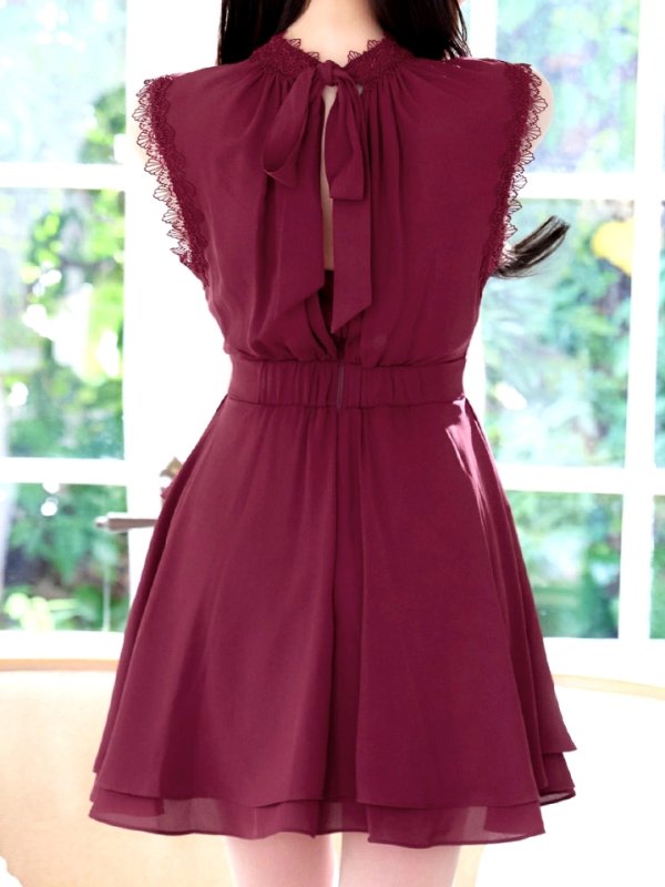 ワイン　モデル：真優川咲　身長：158cm　着用サイズ：8号(Sサイズ)
