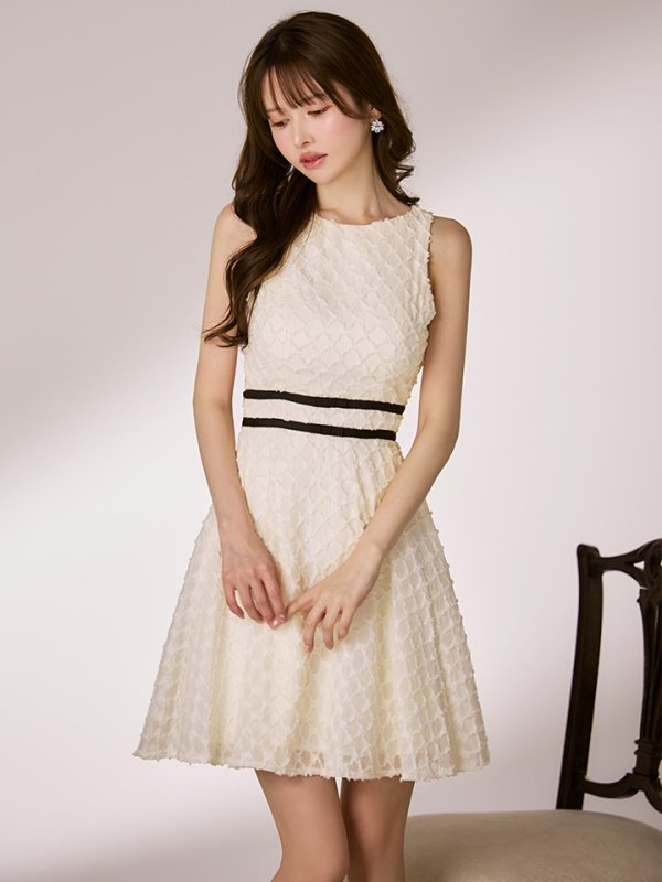 オフベージュ モデル：ゆめ　身長：160cm　着用サイズ：Sサイズ