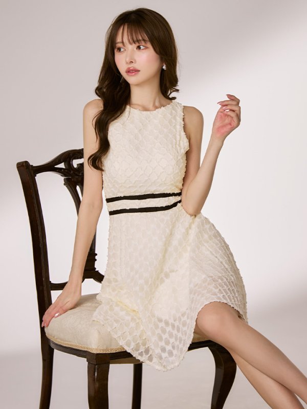 オフベージュ モデル：ゆめ　身長：160cm　着用サイズ：Sサイズ