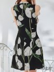 ブラック　モデル：真優川咲　身長：158cm　着用サイズ：Sサイズ