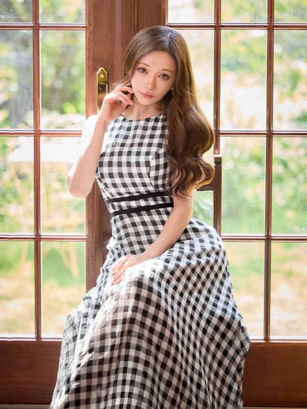 ブラック　モデル：真優川咲　身長：158cm　着用サイズ：Sサイズ