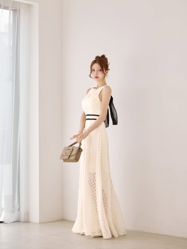 オフベージュ モデル：ももか　身長：156cm　着用サイズ：Sサイズ