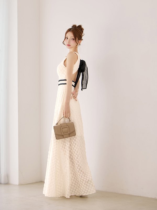 オフベージュ モデル：ももか　身長：156cm　着用サイズ：Sサイズ