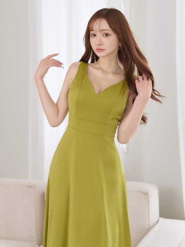 ティーグリーン　モデル：真優川咲　身長：158cm　着用サイズ：Sサイズ