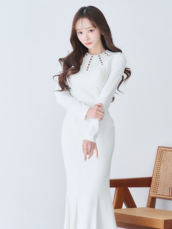 ホワイト　モデル：真優川咲　身長：158cm　着用サイズ：Sサイズ