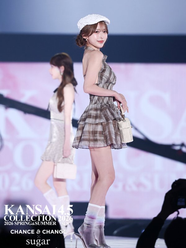 ベージュ　モデル：ななにー　身長：161cm　着用サイズ：Sサイズ