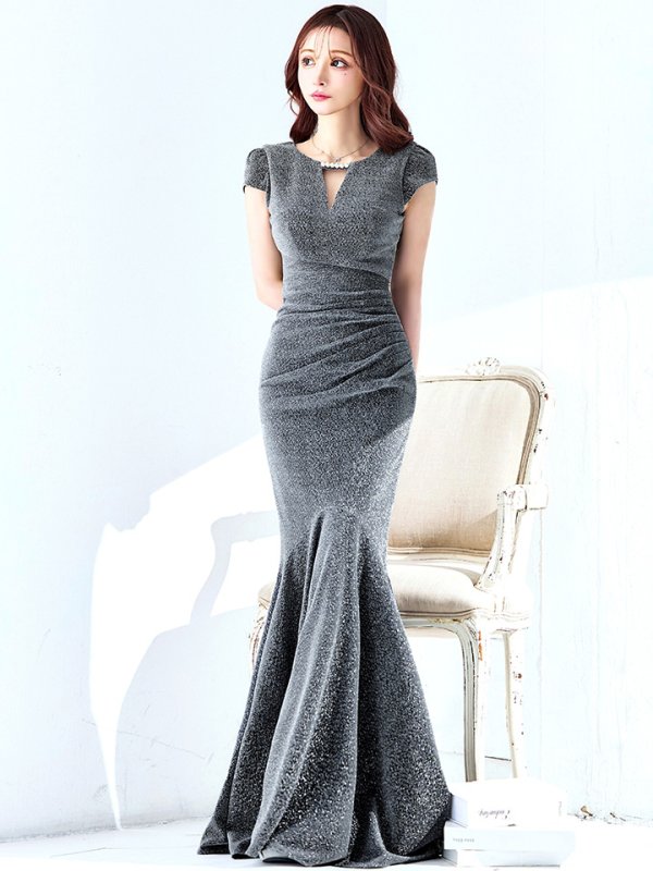 ブラックシルバー モデル:真優川咲 身長:158cm 着用サイズ:8号(Sサイズ)