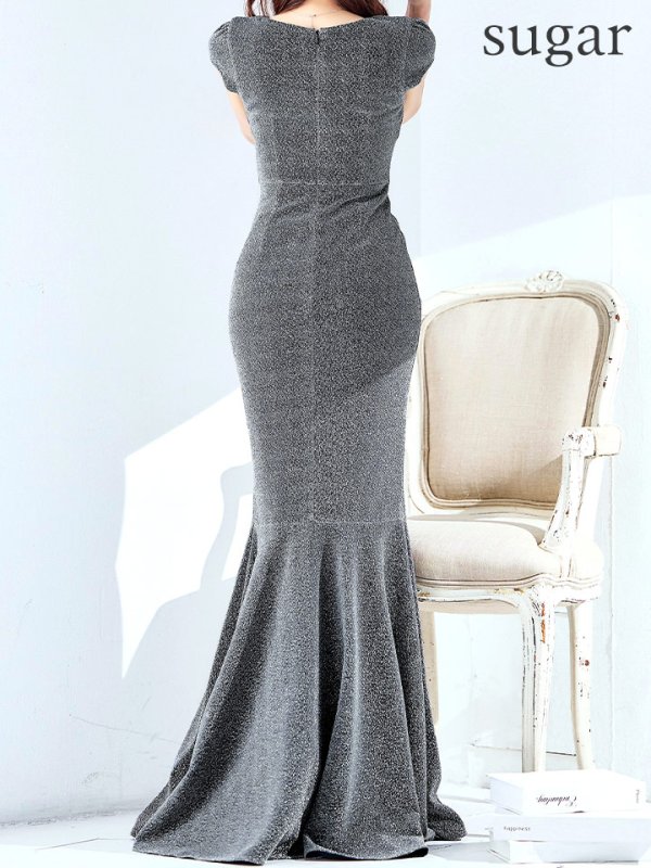 ブラックシルバー モデル:真優川咲 身長:158cm 着用サイズ:8号(Sサイズ)