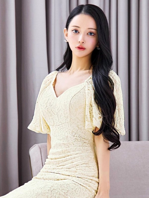 ライトベージュ モデル:まおちゃる 身長:158cm 着用サイズ:8号(Sサイズ)