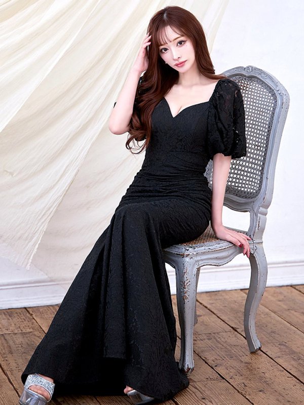 ブラック モデル：真優川咲　身長：158cm：8号(Sサイズ)