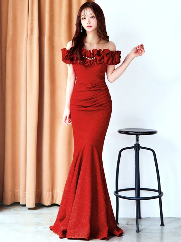 ダークレッド モデル：真優川咲　身長：158cm:8号(Sサイズ)