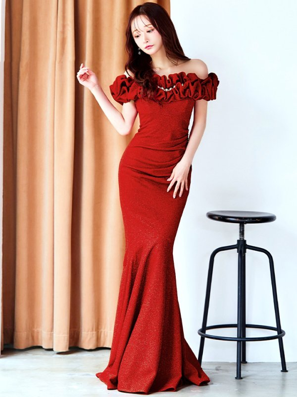 ダークレッド モデル：真優川咲　身長：158cm:8号(Sサイズ)