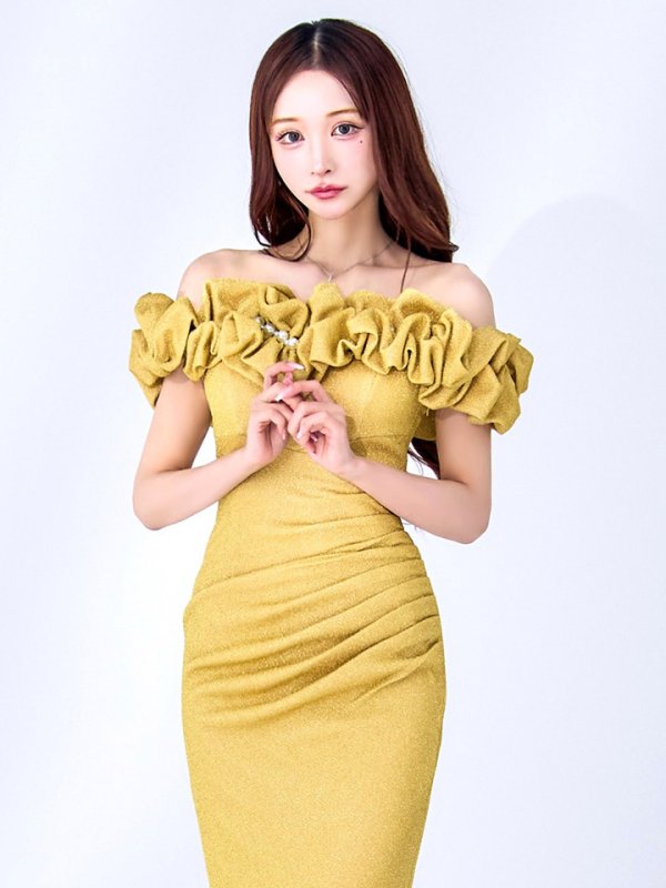 ライトゴールド モデル：真優川咲　身長：158cm:8号(Sサイズ)