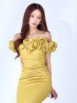 ライトゴールド モデル：真優川咲　身長：158cm:8号(Sサイズ)