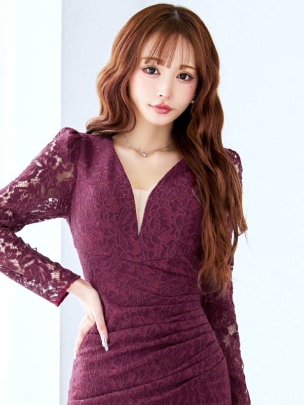 バーガンディー モデル:真優川咲 身長:158cm 着用サイズ:8号(Sサイズ)