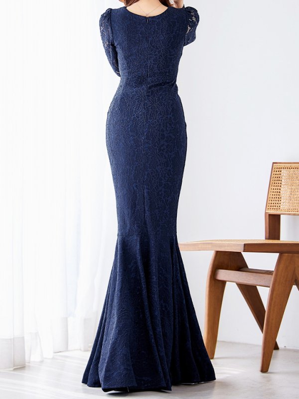 ネイビー モデル:真優川咲 身長:158cm 着用サイズ:8号(Sサイズ)