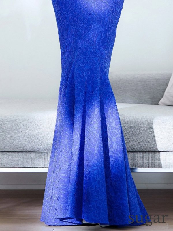 ロイヤルブルー モデル:真優川咲 身長:158cm 着用サイズ:8号(Sサイズ)