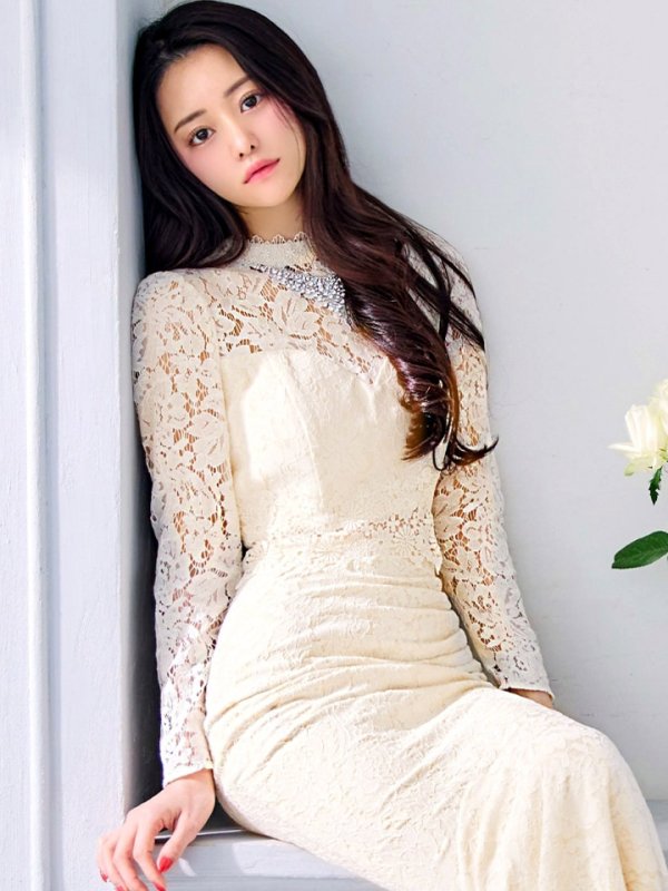 ライトベージュ モデル:るな 身長:159cm 着用サイズ:8号(Sサイズ)