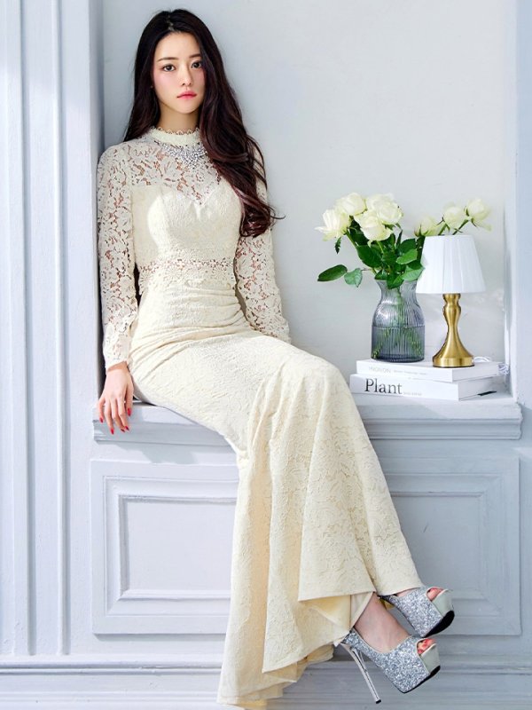 ライトベージュ モデル:るな 身長:159cm 着用サイズ:8号(Sサイズ)