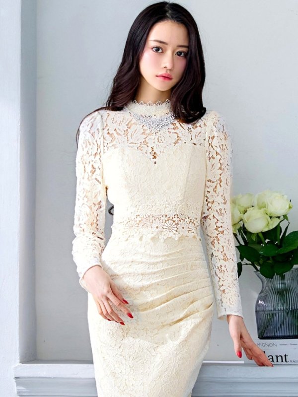 ライトベージュ モデル:るな 身長:159cm 着用サイズ:8号(Sサイズ)