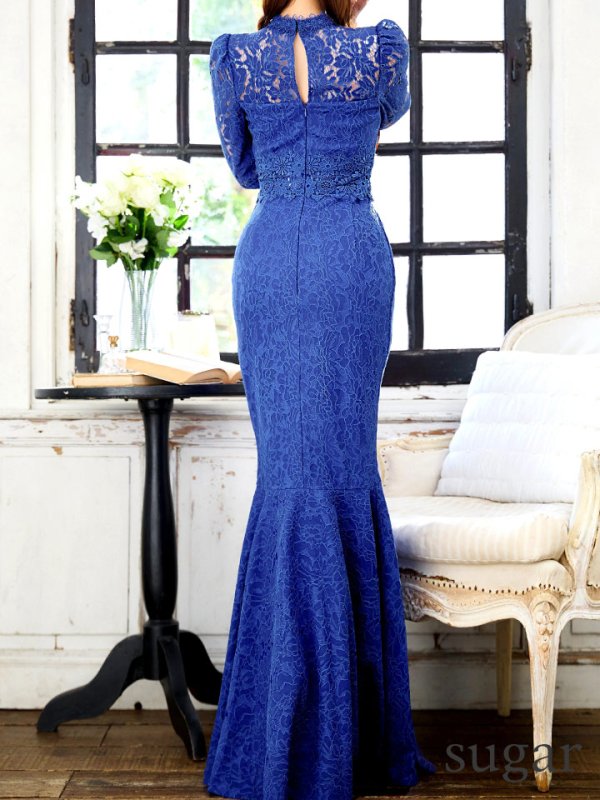 ロイヤルブルー モデル:真優川咲 身長:158cm 着用サイズ:8号(Sサイズ)